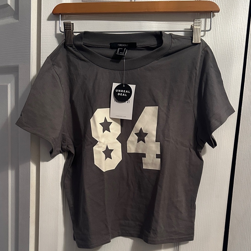 NWT NEW Forever 21 Gray Short Sleeve Tee with White '84' Print